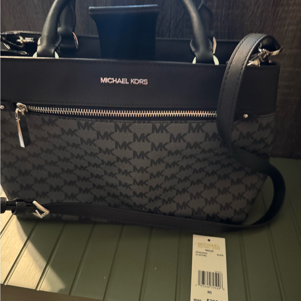 Michael Kors Medium Hailee Satchel Black - Picture 5 of 6